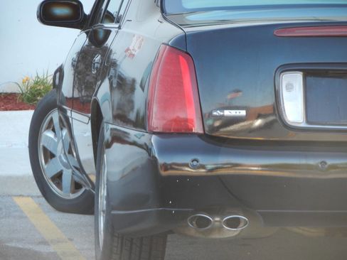 Used 2005 Cadillac De Ville DTS w/ Equipment Group image 1