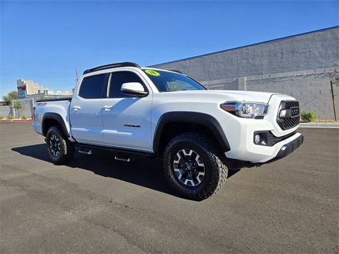 Certified 2018 Toyota Tacoma 4x4 Double Cab image 2