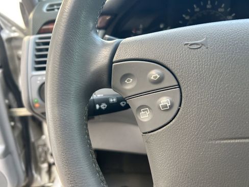 Used 2000 Mercedes-Benz E 320 Sedan image 46