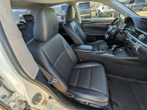 Used 2016 Lexus ES 300h image 34