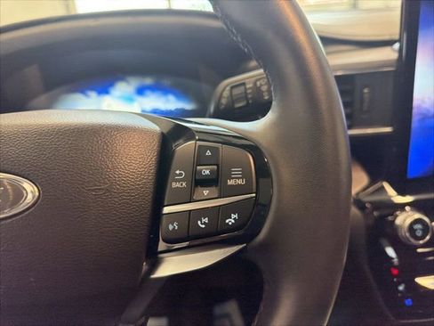 Used 2022 Ford Explorer Platinum w/ Technology Package AWD/4WD image 39