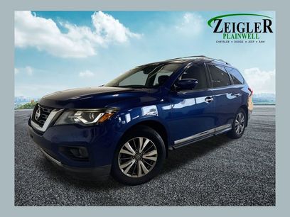 Used 2017 Nissan Pathfinder Platinum w/ Family Entertainment Package