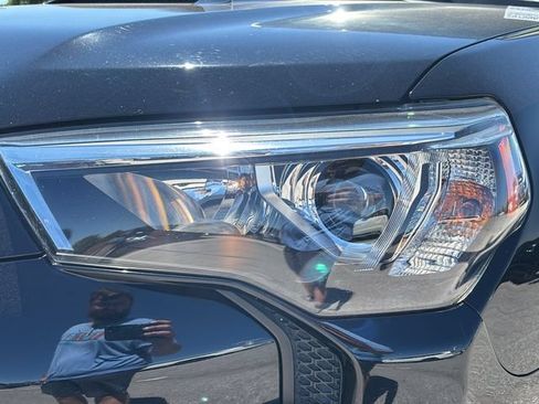 Used 2021 Toyota 4Runner TRD Off-Road Premium w/ Moonroof Package AWD/4WD image 9