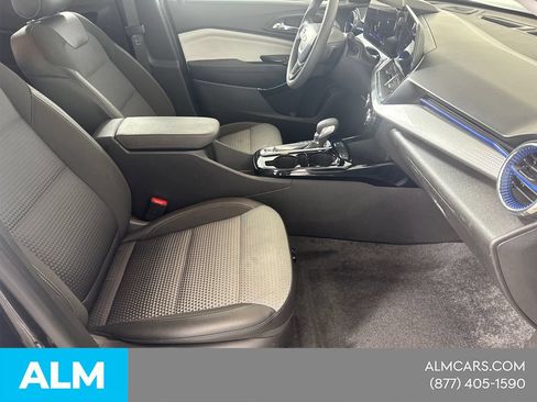 Used 2025 Chevrolet Trax LT FWD image 16