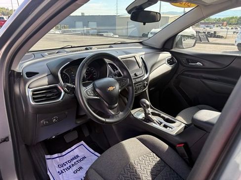 Used 2024 Chevrolet Equinox LT w/ Driver Convenience Package FWD image 3
