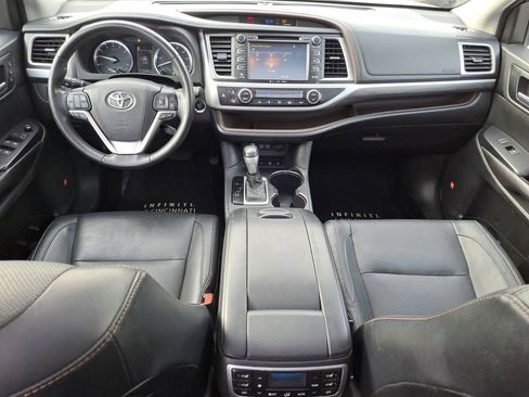 Used 2017 Toyota Highlander Limited Platinum image 11