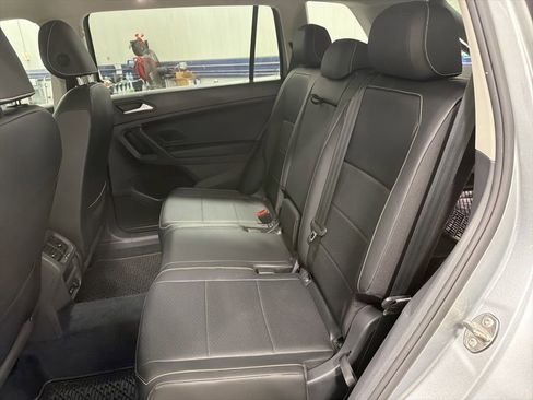 Used 2021 Volkswagen Tiguan SEL AWD/4WD image 12