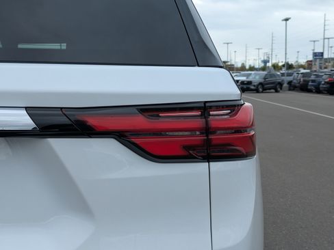 Certified 2023 Chevrolet Traverse LT w/ Rear Camera Mirror Package image 50