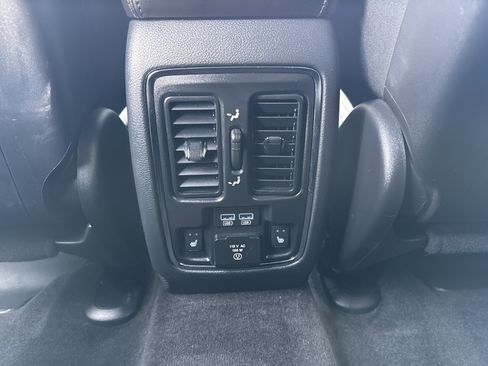 Used 2018 Jeep Grand Cherokee Limited image 26