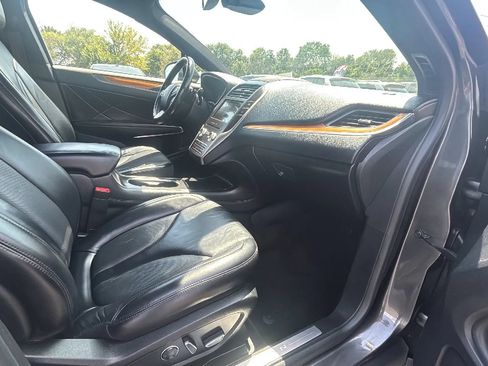 Used 2018 Lincoln MKC Select w/ Select Plus Package AWD/4WD image 16