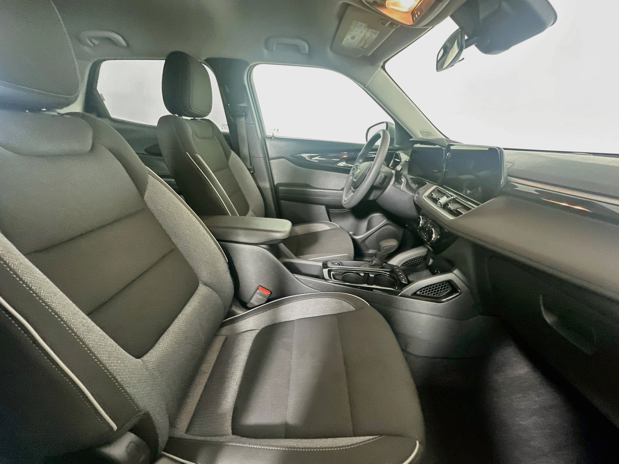 Used 2025 Chevrolet TrailBlazer LT AWD/4WD image 29