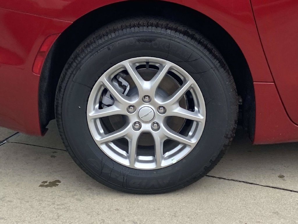 New 2027 Chrysler Pacifica Select FWD image 7
