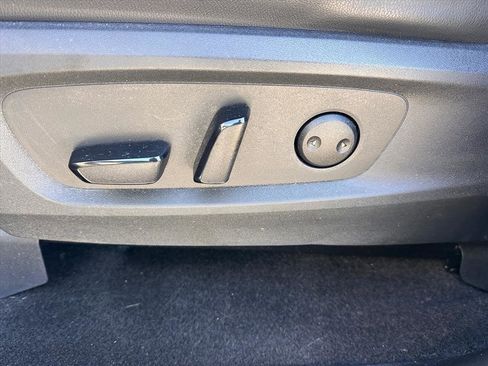 Used 2023 Nissan Pathfinder SL w/ Black Appearance Package image 17