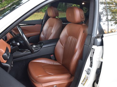 Used 2021 Maserati Levante GranSport image 22