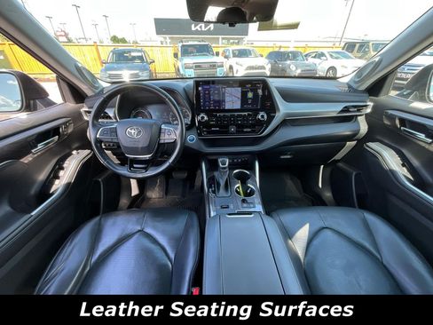 Used 2021 Toyota Highlander Platinum AWD/4WD image 7