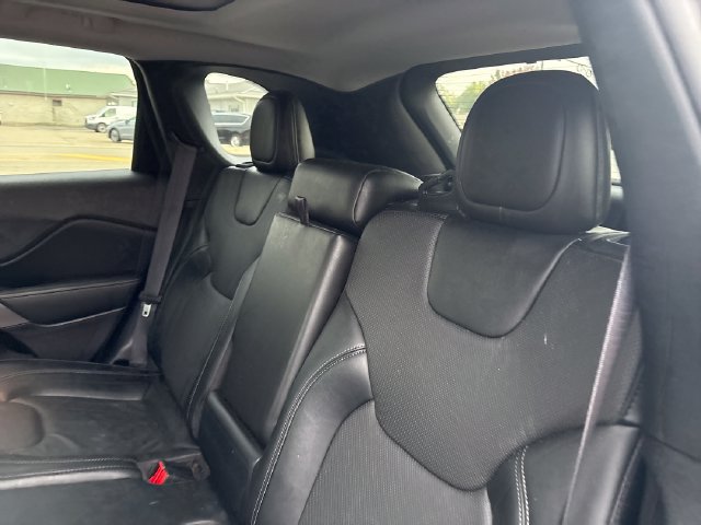 Used 2022 Jeep Cherokee Limited w/ Mopar Interior Package AWD/4WD image 10