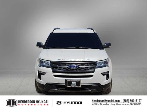 Used 2018 Ford Explorer XLT w/ Equipment Group 202A FWD image 3