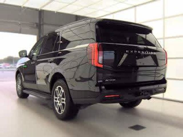 Certified 2025 Ford Expedition Active AWD/4WD image 3