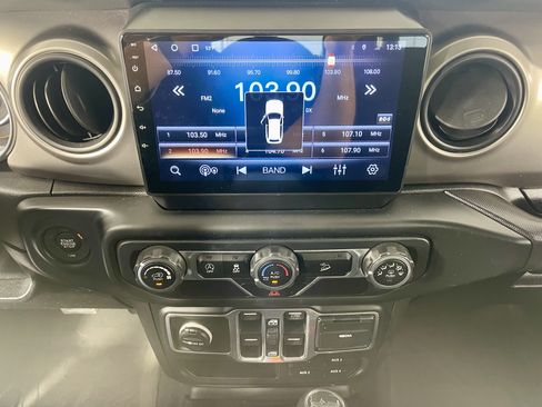 Used 2018 Jeep Wrangler Unlimited Sport S AWD/4WD image 17