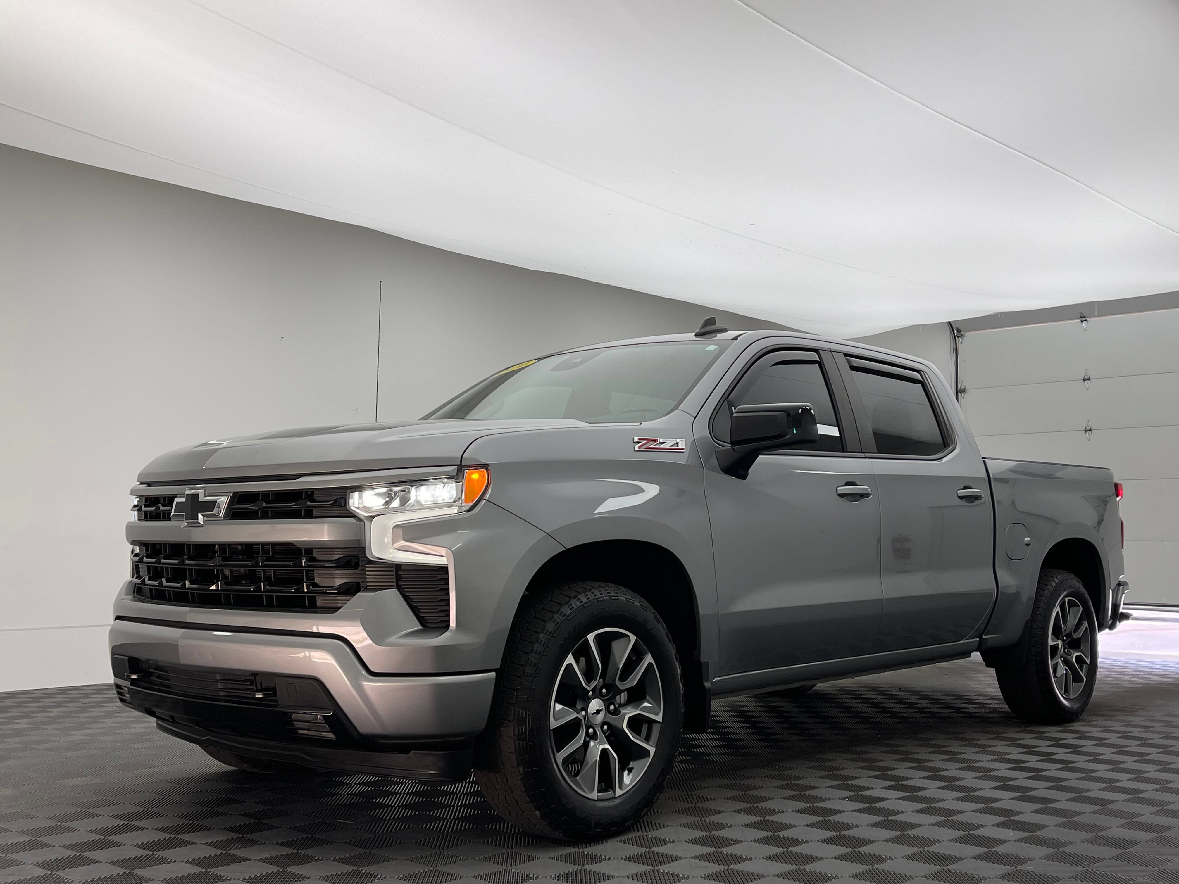 Used 2024 Chevrolet Silverado 1500 RST w/ Convenience Package II AWD/4WD image 2