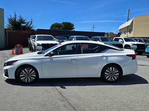 Used 2025 Nissan Altima 2.5 SV FWD image 27