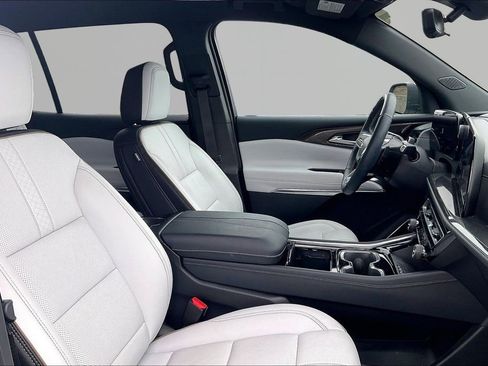 Used 2024 Chevrolet Traverse RS image 31