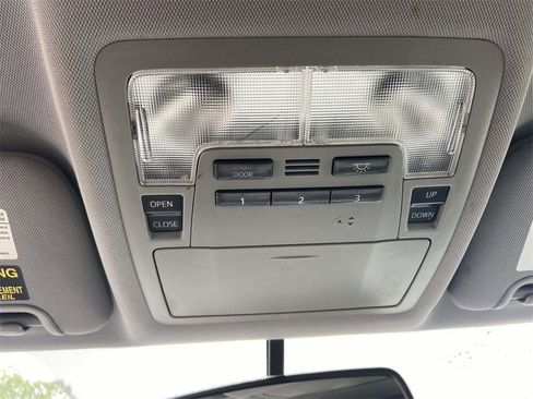 Used 2015 Toyota Highlander XLE image 29