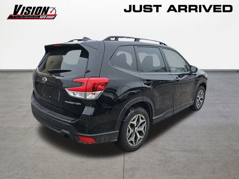 Used 2023 Subaru Forester Premium image 5