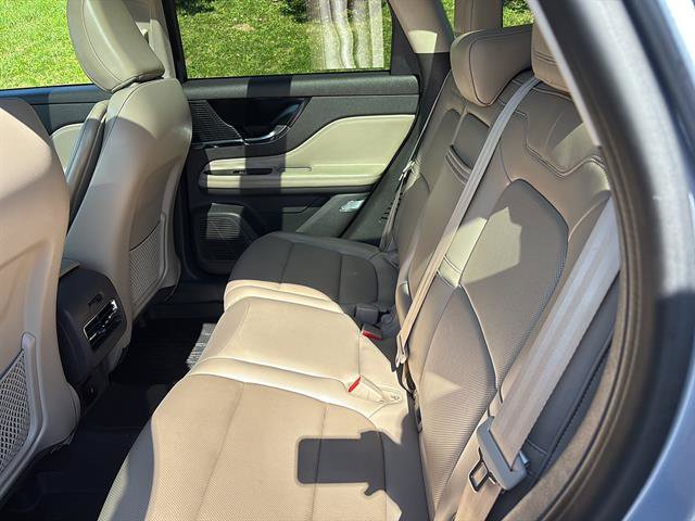 Used 2022 Lincoln Corsair AWD w/ Premium Package image 16