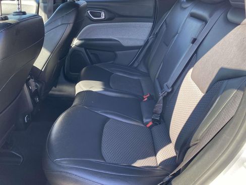 Used 2024 Jeep Compass Latitude image 10