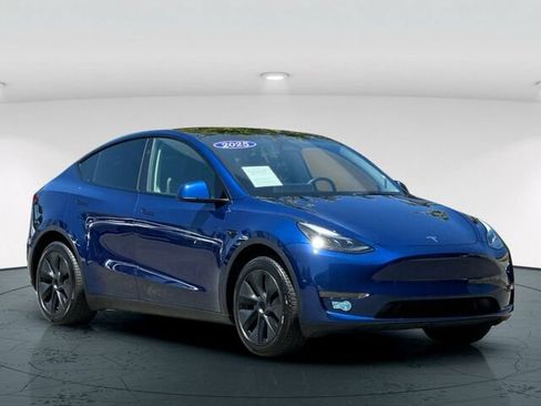 Used 2025 Tesla Model Y Long Range RWD image 8