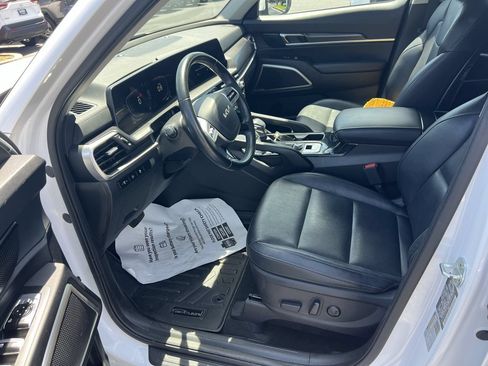 Used 2023 Kia Telluride S FWD image 16