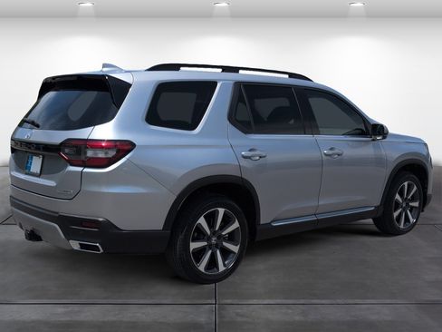 Certified 2025 Honda Pilot Touring image 5
