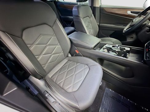 Used 2025 Volkswagen Atlas SE AWD/4WD image 15