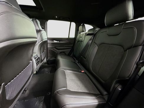 New 2025 Jeep Grand Cherokee Altitude image 20