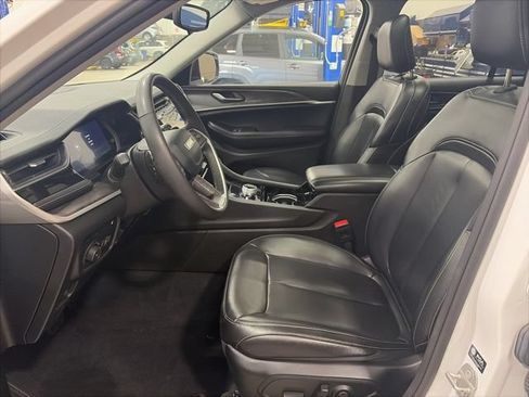 Used 2023 Jeep Grand Cherokee 4WD 4xe image 13