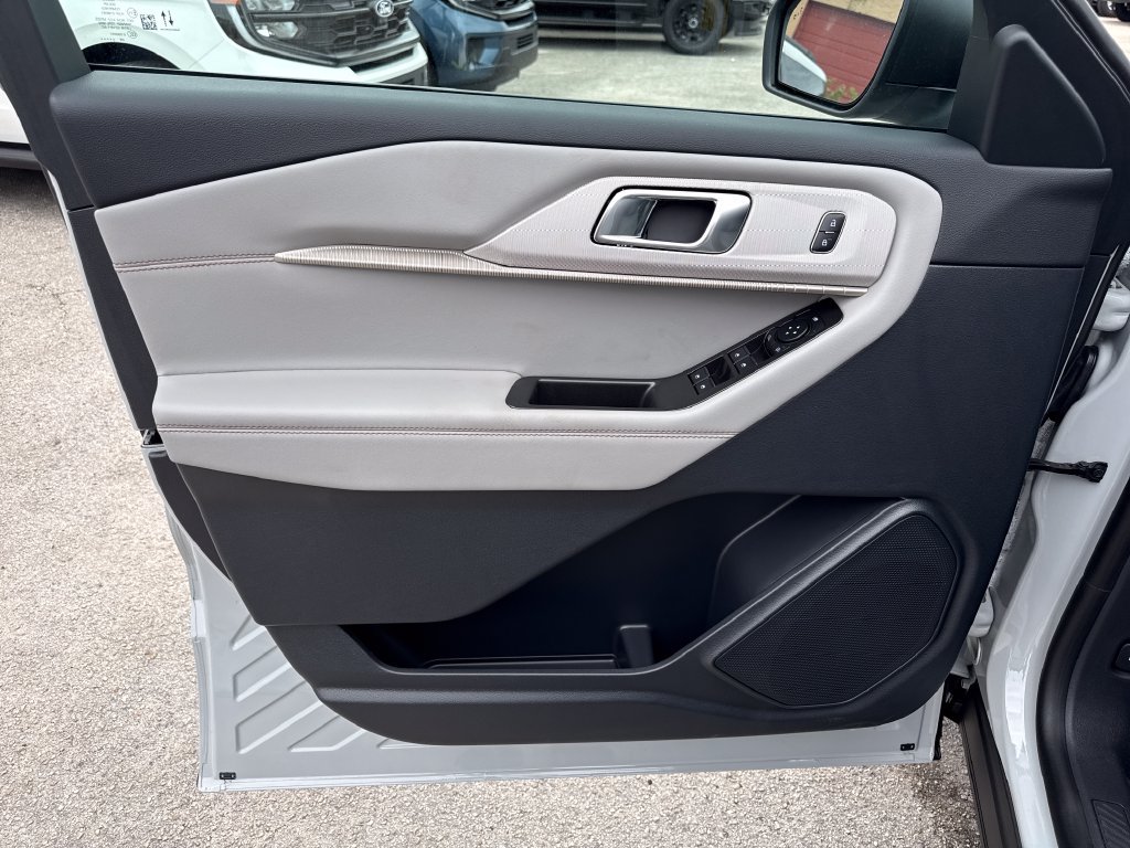 New 2027 Ford Explorer Active w/ Active Comfort Package RWD image 18