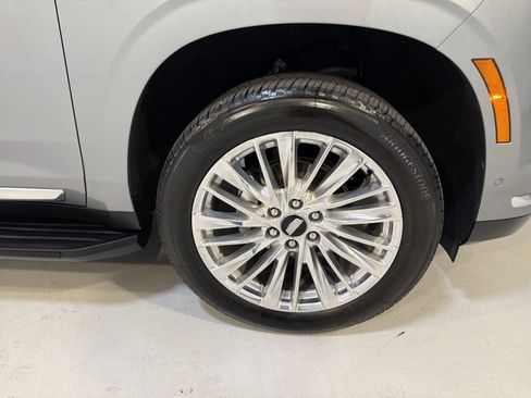 Used 2025 Cadillac Escalade Premium Luxury AWD/4WD image 31