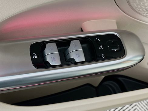 Used 2023 Mercedes-Benz C 300 4MATIC Sedan w/ Exclusive Trim Package image 15