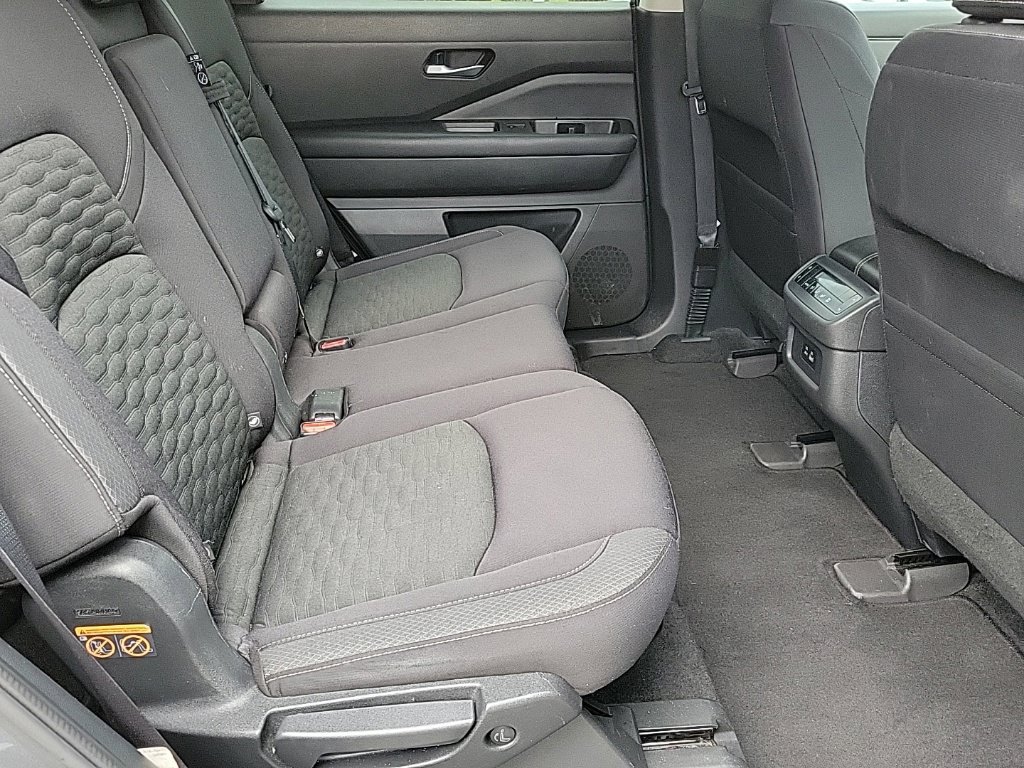 Used 2022 Nissan Pathfinder SV AWD/4WD image 18