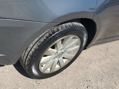 Used 2012 Chrysler 200 Touring FWD image 5