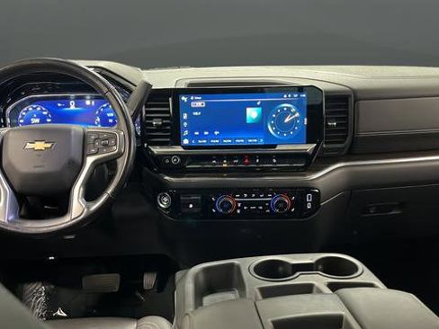 Used 2022 Chevrolet Silverado 1500 LT AWD/4WD image 11