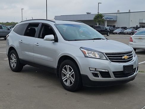 Used 2016 Chevrolet Traverse LT image 3