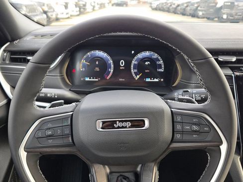 New 2025 Jeep Grand Cherokee L Limited w/ Luxury Tech Group II image 35