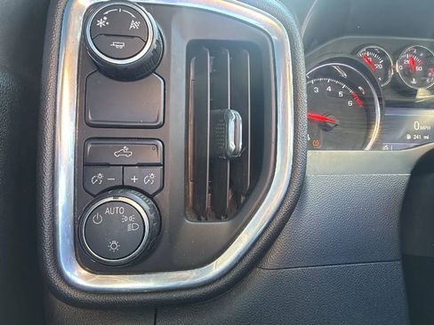 Used 2019 Chevrolet Silverado 1500 LT w/ Texas Edition image 13