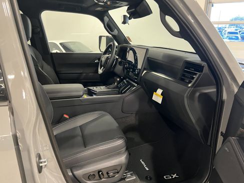 Used 2026 Lexus GX 550 w/ Cold Area Package image 42