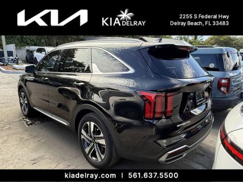 Certified 2023 Kia Sorento EX w/ Panoramic Sunroof Package AWD/4WD image 2