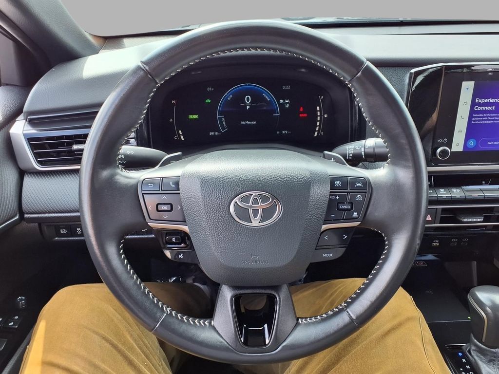 Used 2025 Toyota Camry SE FWD image 16