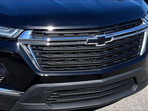 Used 2023 Chevrolet Traverse LS FWD image 11