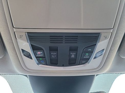 Used 2023 Acura MDX SH-AWD image 39